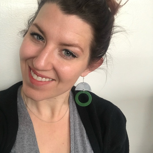 Meet your Posher, Whitney - Picture 3 of 3